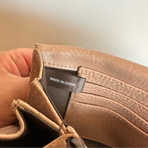 SOLD- MATT & Nat Vegan Abiko  Fold Over Clutch In The Colour Champagne Pink - Picture 11 of 16